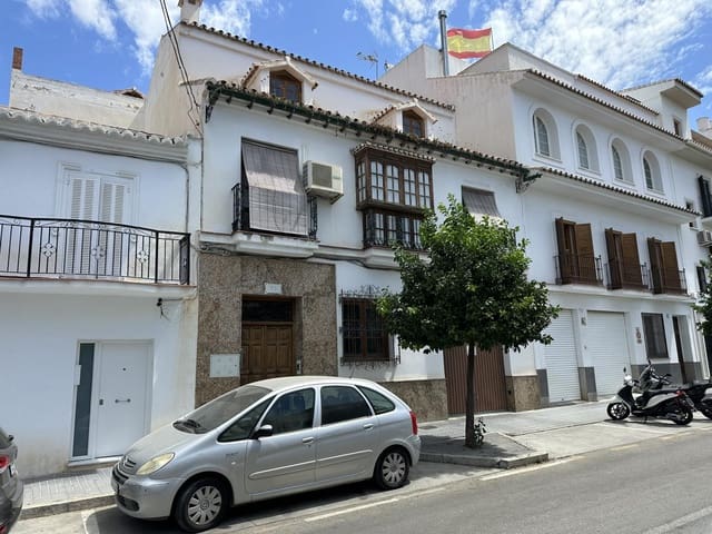 5 makuuhuone Omakotitalo myytävänä paikassa Vélez-Málaga mukana uima-altaan 
autotalli - 650 000 € (Ref: 9965820)