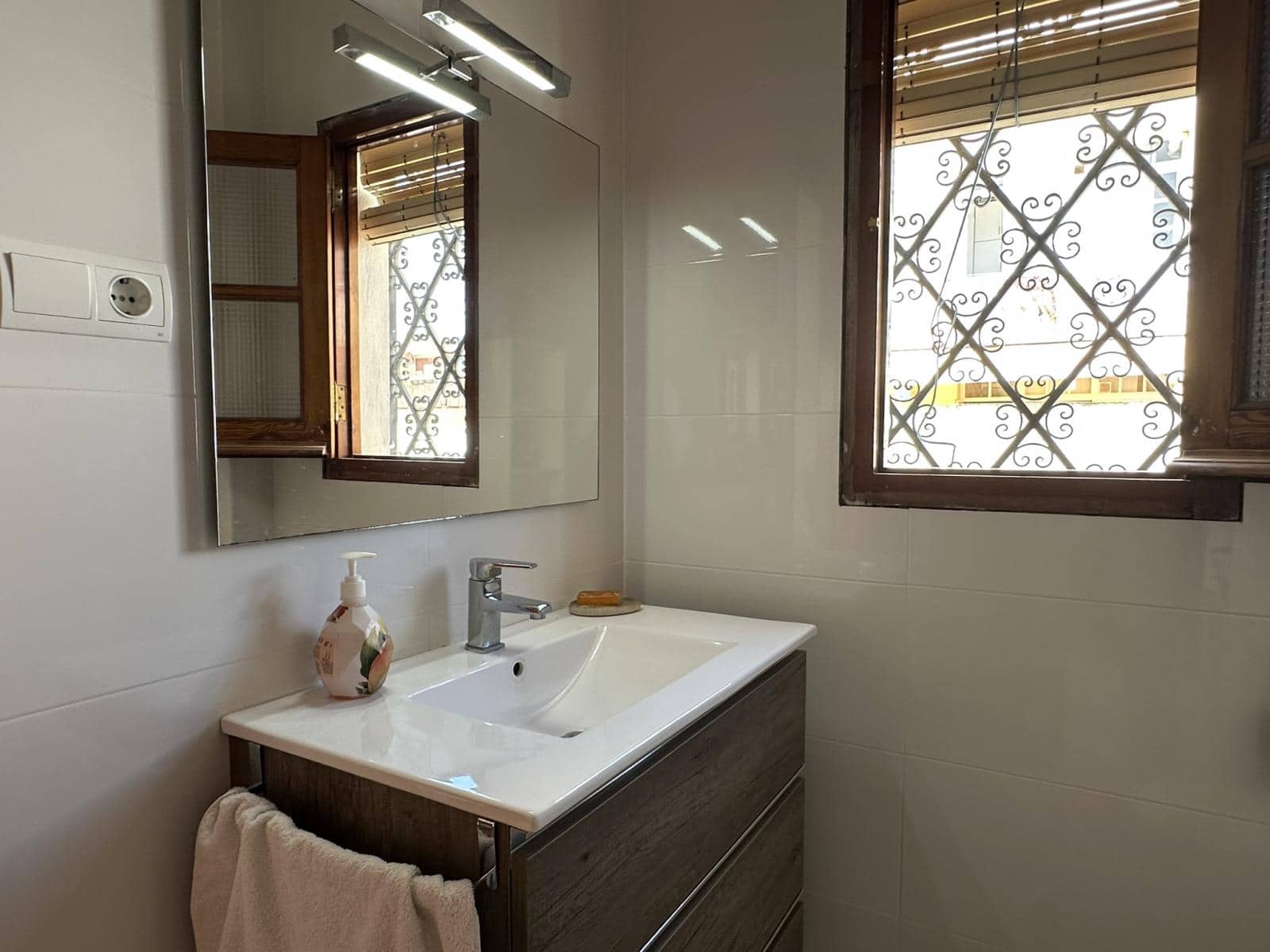 5 bedroom Townhouse for sale in Velez-Malaga with garage - € 650,000 (Ref: 9965820)