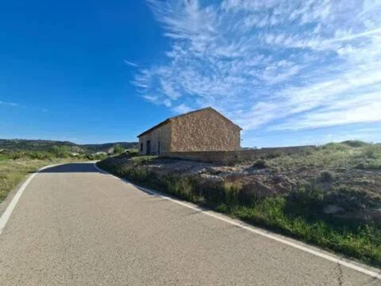 Villa for sale in Letur - € 29,600 (Ref: 9938488)