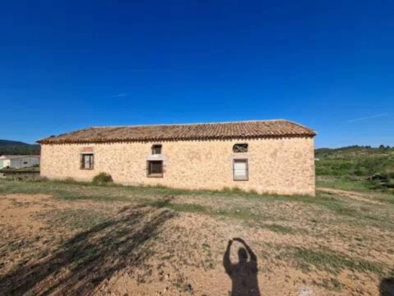 Villa for sale in Letur - € 29,600 (Ref: 9938488)