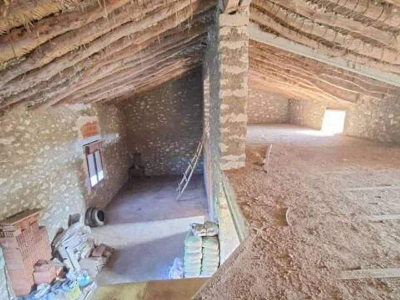 Villa for sale in Letur - € 29,600 (Ref: 9938488)