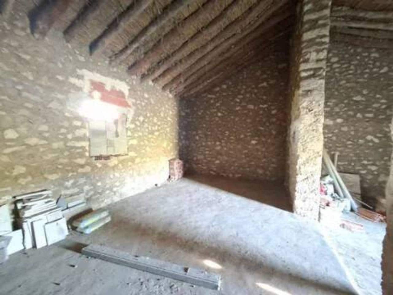 Villa for sale in Letur - € 29,600 (Ref: 9938488)