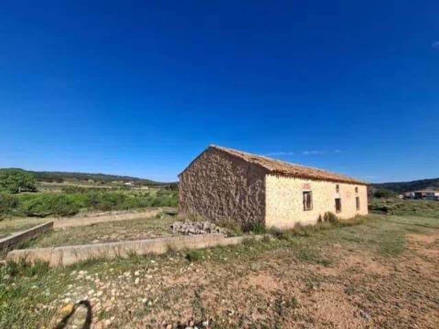 Villa for sale in Letur - € 29,600 (Ref: 9938488)