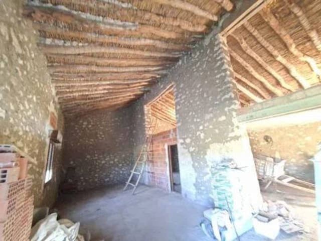 Villa for sale in Letur - € 29,600 (Ref: 9938488)