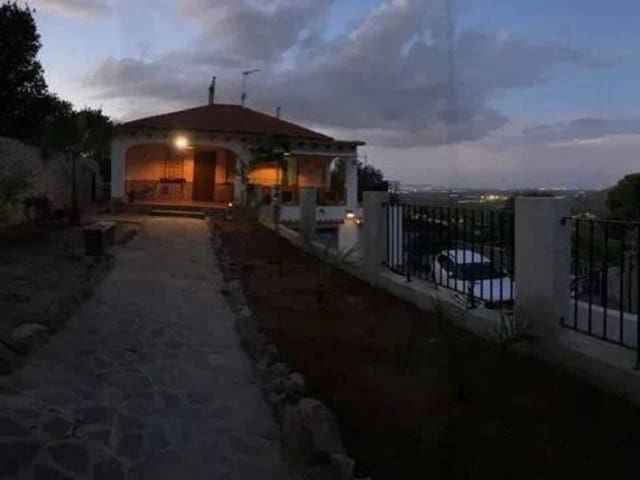 4 Zimmer Villa zu verkaufen in Villanueva de Castellon mit Pool - 240.000 € (Ref: 9938489)