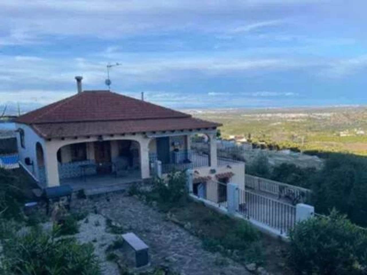 4 Zimmer Villa zu verkaufen in Villanueva de Castellon mit Pool - 240.000 € (Ref: 9938489)