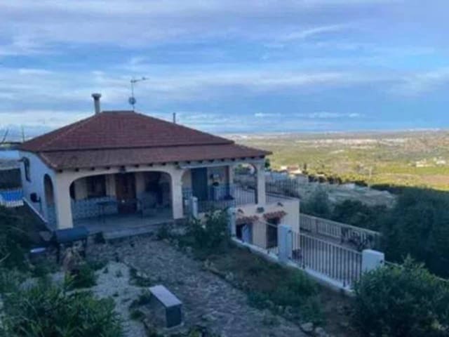 4 Zimmer Villa zu verkaufen in Villanueva de Castellon mit Pool - 240.000 € (Ref: 9938489)