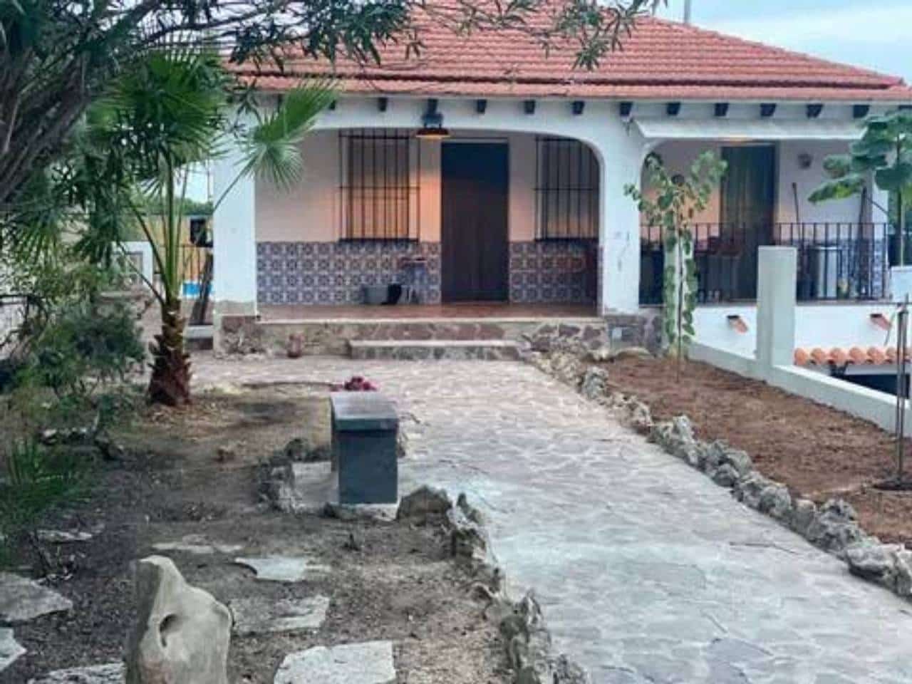 4 Zimmer Villa zu verkaufen in Villanueva de Castellon mit Pool - 240.000 € (Ref: 9938489)