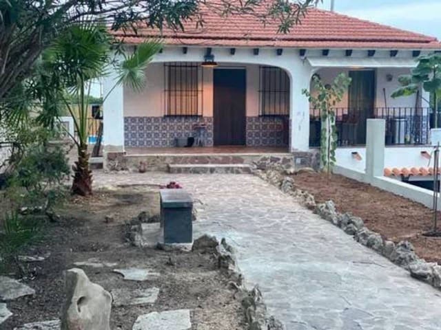 4 Zimmer Villa zu verkaufen in Villanueva de Castellon mit Pool - 240.000 € (Ref: 9938489)