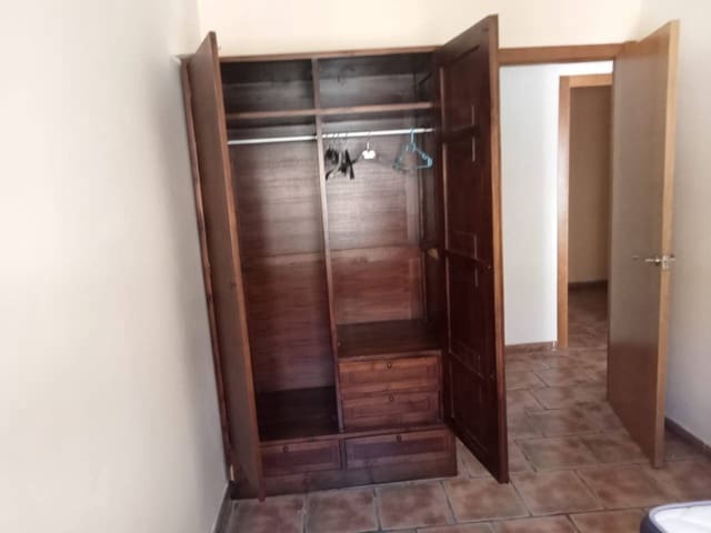 3 bedroom Flat for rent in Albaida - € 475 (Ref: 9956684)