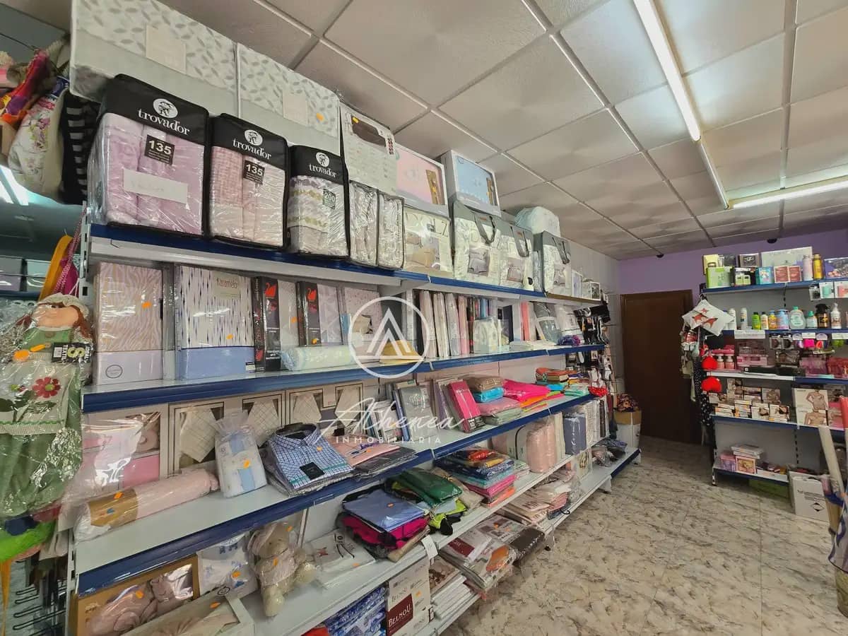 Commercial for sale in Roquetas de Mar - € 90,000 (Ref: 9938623)