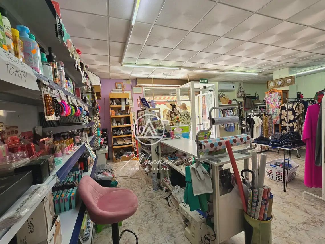 Commercial for sale in Roquetas de Mar - € 90,000 (Ref: 9938623)