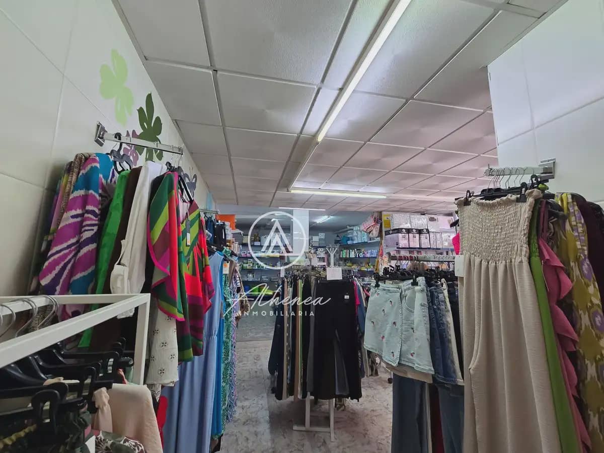 Commercial for sale in Roquetas de Mar - € 90,000 (Ref: 9938623)
