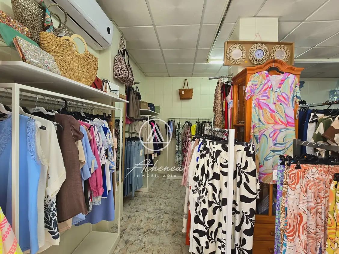 Commercial for sale in Roquetas de Mar - € 90,000 (Ref: 9938623)