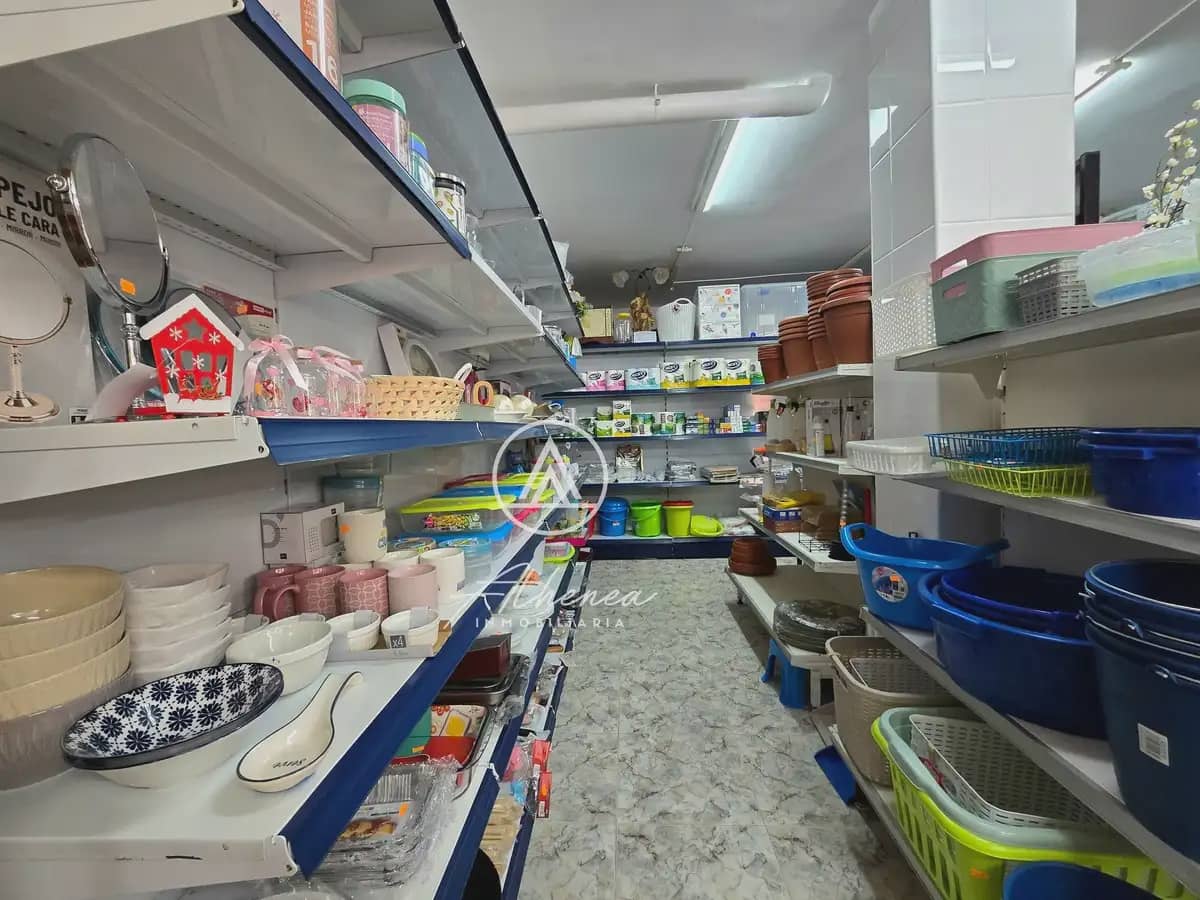 Commercial for sale in Roquetas de Mar - € 90,000 (Ref: 9938623)