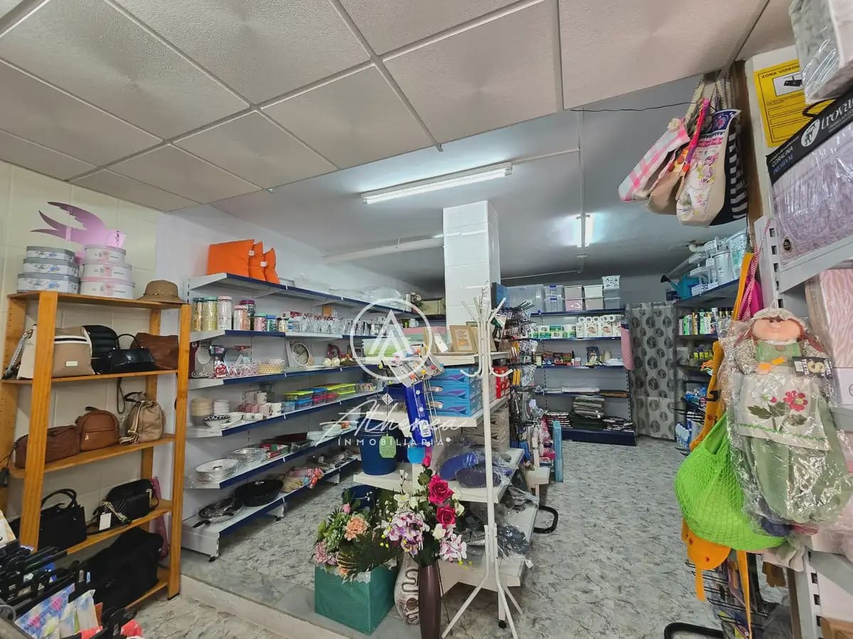 Commercial for sale in Roquetas de Mar - € 90,000 (Ref: 9938623)