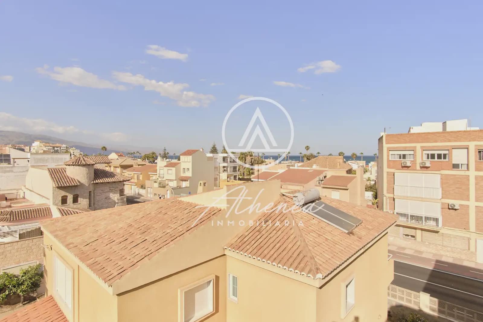 5 bedroom Townhouse for sale in Roquetas de Mar with garage - € 319,900 (Ref: 9938629)