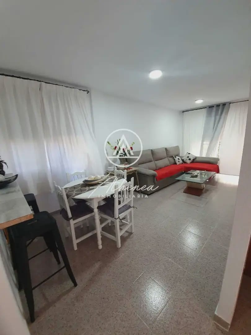 Piso de 2 habitaciones en Roquetas de Mar en venta con piscina - 160.000 € (Ref: 9938632)