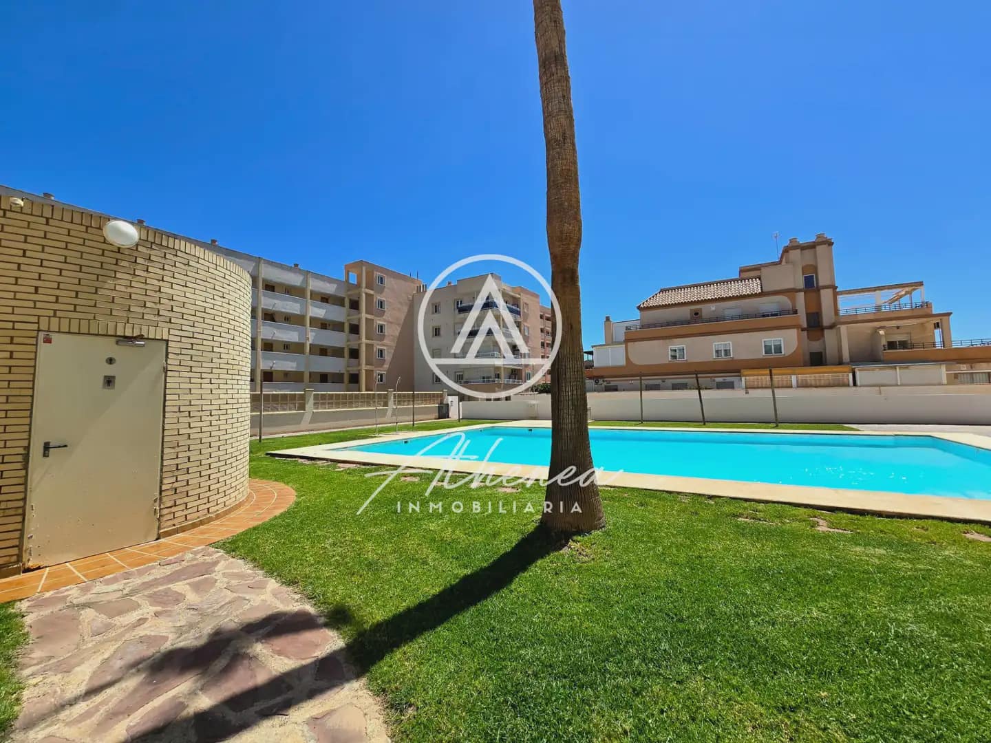 2 bedroom Flat for sale in Roquetas de Mar with pool - € 162,000 (Ref: 9938634)