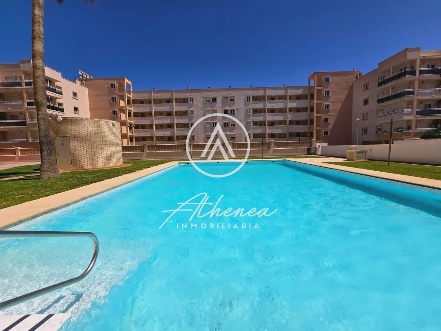 2 bedroom Flat for sale in Roquetas de Mar with pool - € 162,000 (Ref: 9938634)