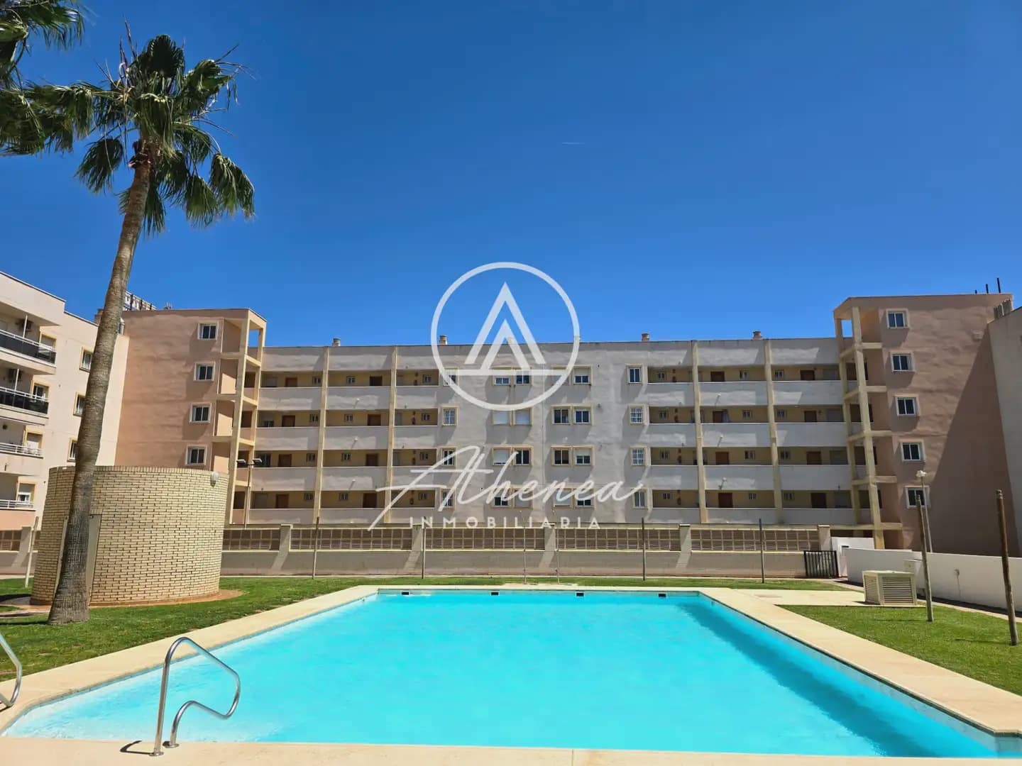 2 bedroom Flat for sale in Roquetas de Mar with pool - € 162,000 (Ref: 9938634)