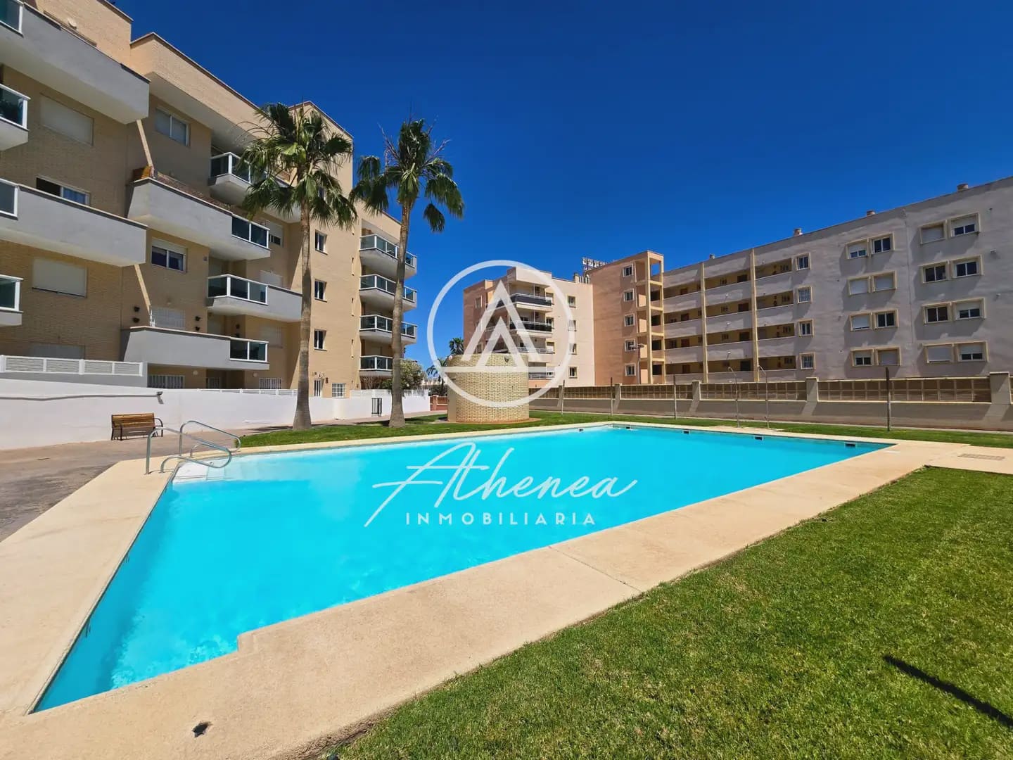 2 bedroom Flat for sale in Roquetas de Mar with pool - € 162,000 (Ref: 9938634)