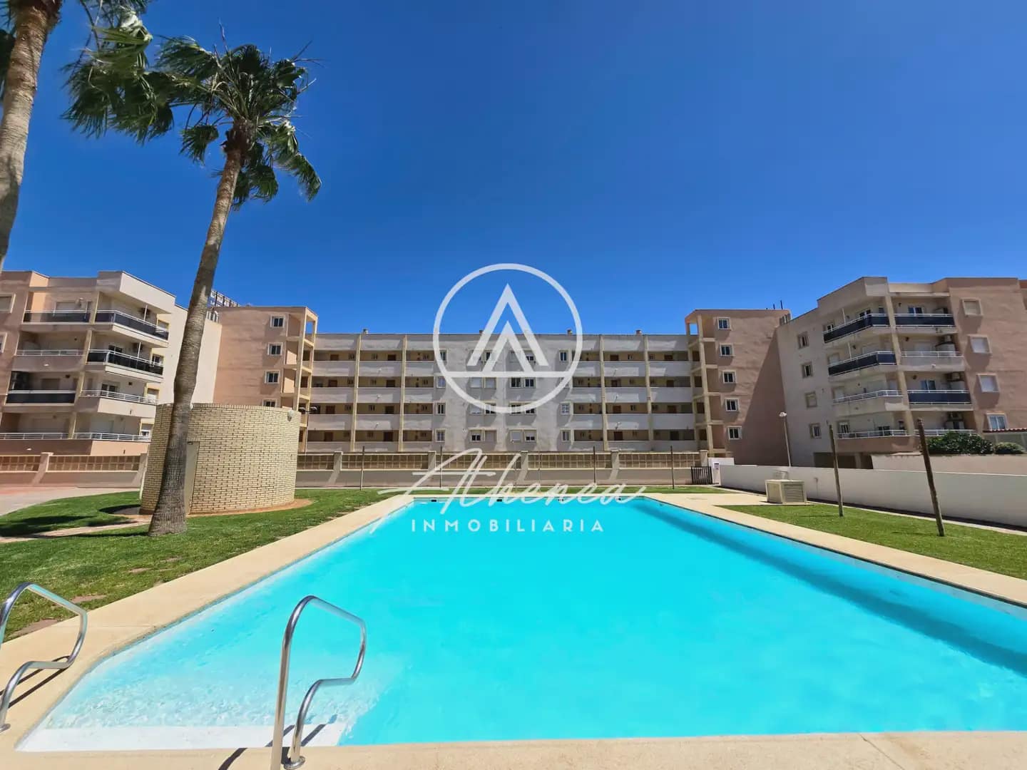 2 bedroom Flat for sale in Roquetas de Mar with pool - € 162,000 (Ref: 9938634)