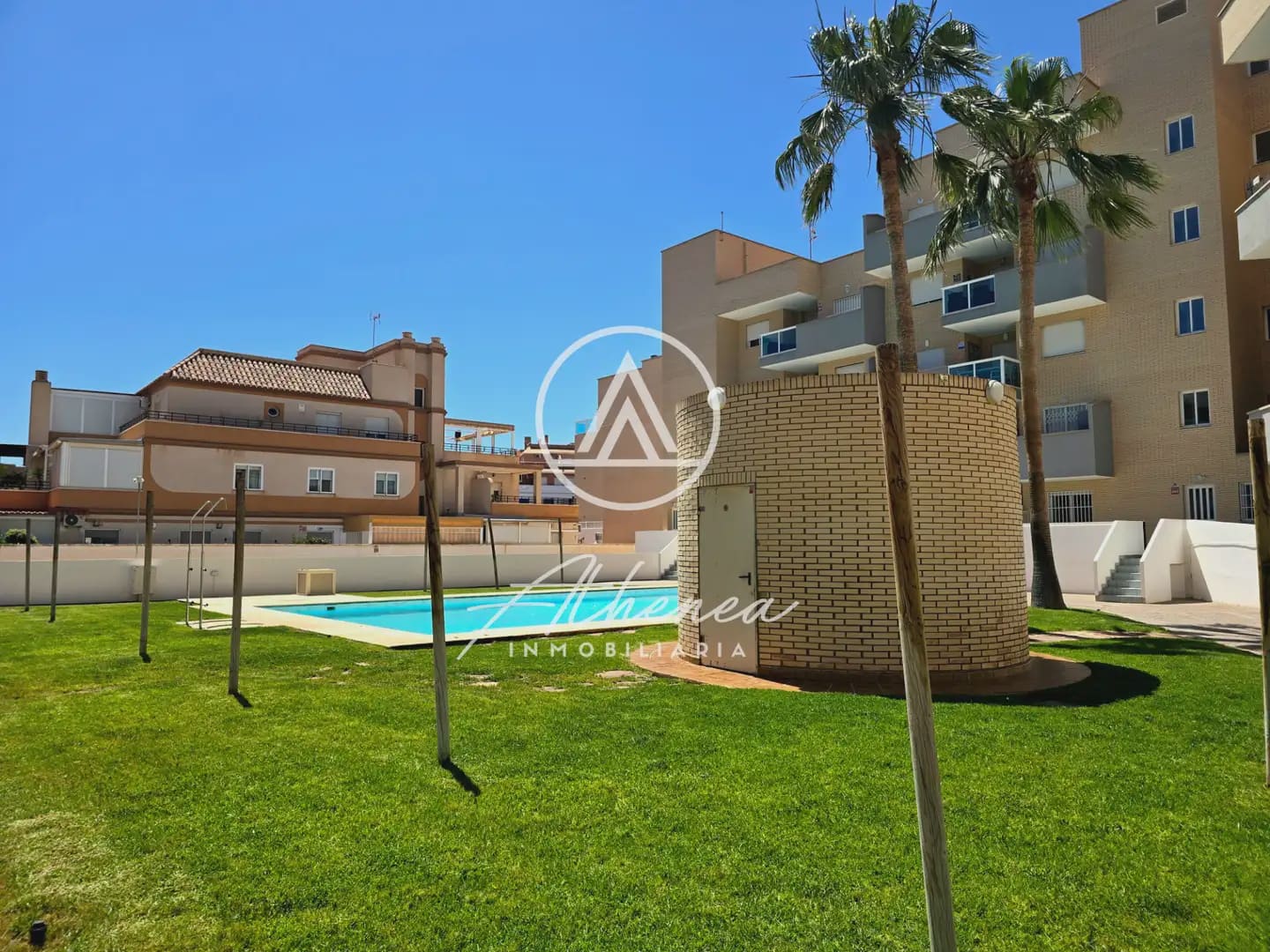 2 bedroom Flat for sale in Roquetas de Mar with pool - € 162,000 (Ref: 9938634)
