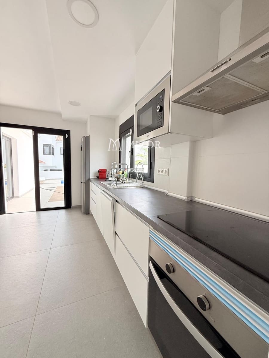 4 soveværelse Villa til salg i San Miguel de Abona med swimmingpool garage - € 749.900 (Ref: 10118138)