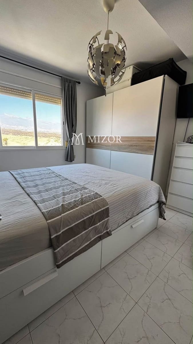 3 bedroom Penthouse for sale in El Medano with pool garage - € 350,000 (Ref: 10127596)