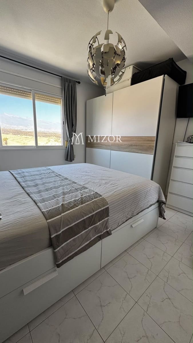 3 bedroom Penthouse for sale in El Medano with pool garage - € 350,000 (Ref: 10127596)