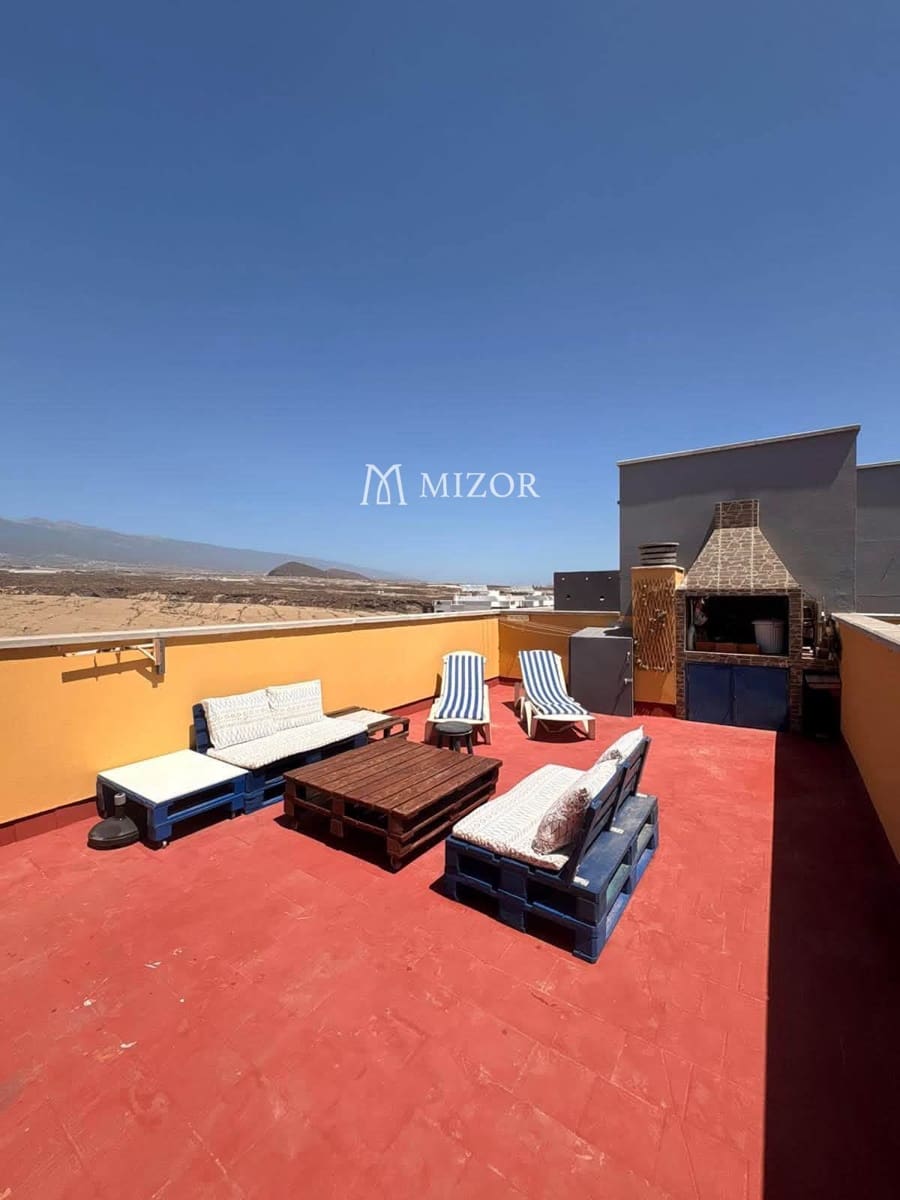 3 bedroom Penthouse for sale in El Medano with pool garage - € 350,000 (Ref: 10127596)