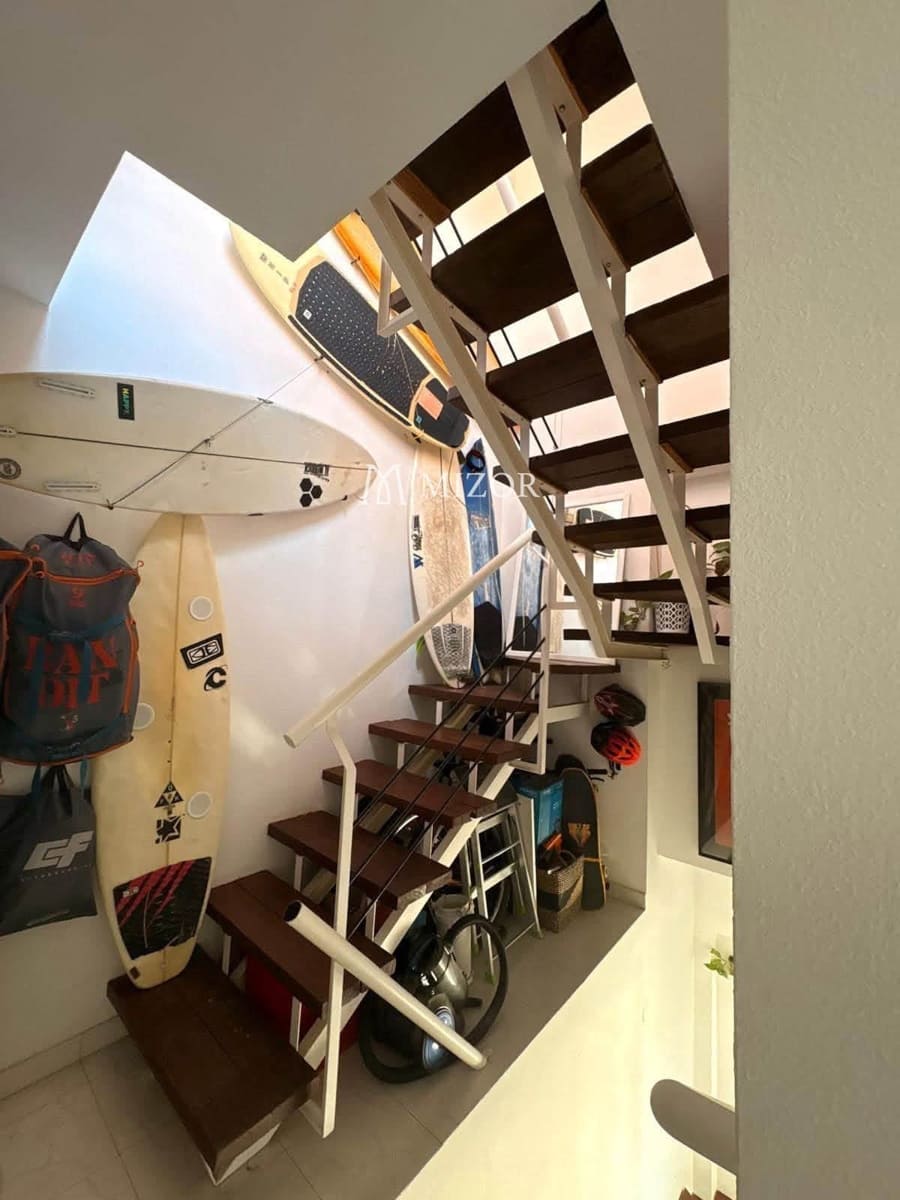 3 bedroom Penthouse for sale in El Medano with pool garage - € 350,000 (Ref: 10127596)