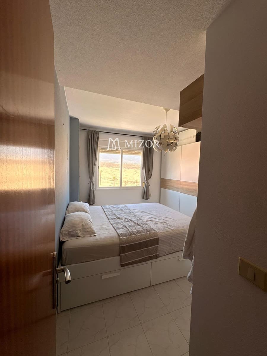 3 bedroom Penthouse for sale in El Medano with pool garage - € 350,000 (Ref: 10127596)