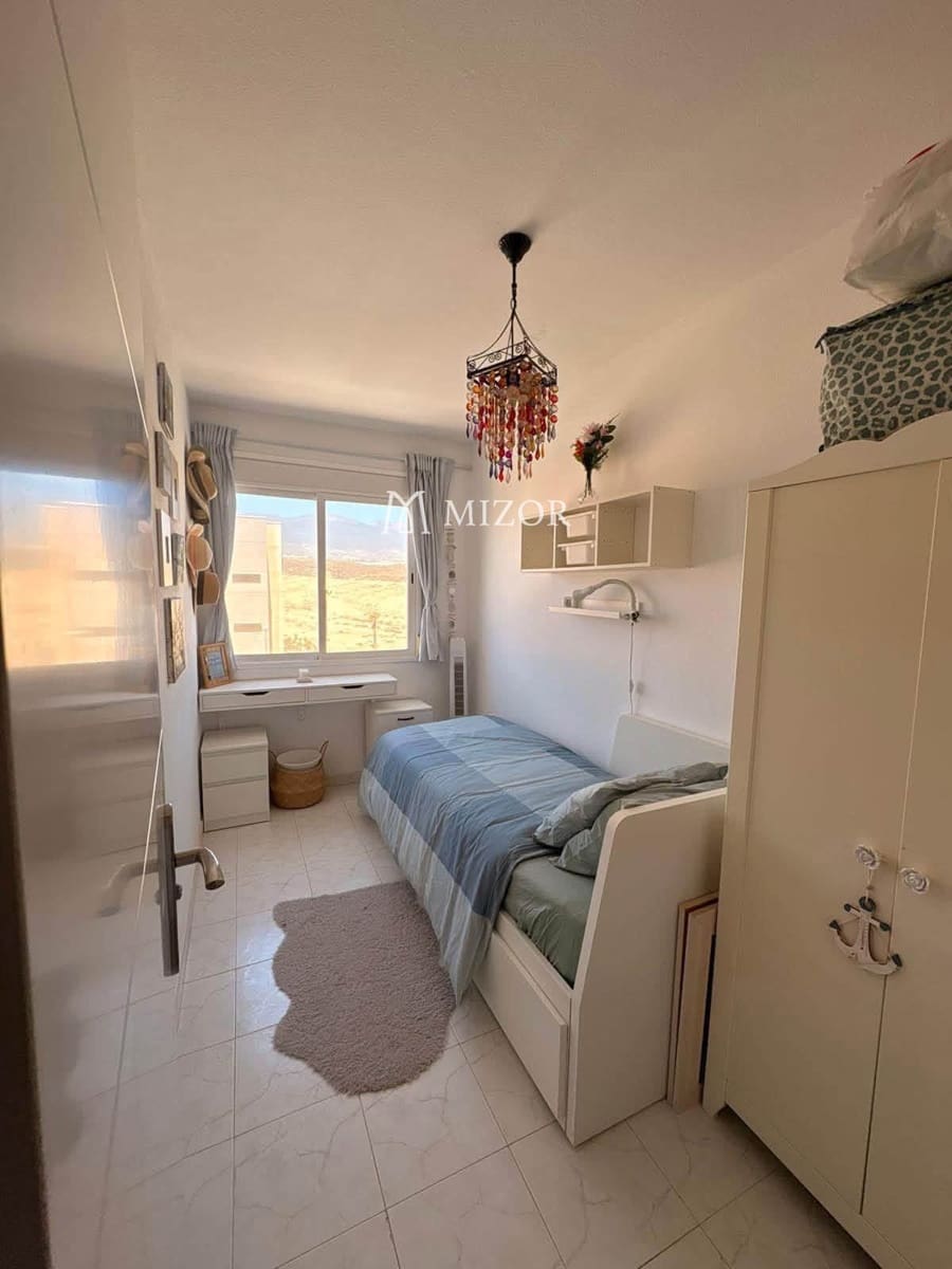 3 bedroom Penthouse for sale in El Medano with pool garage - € 350,000 (Ref: 10127596)