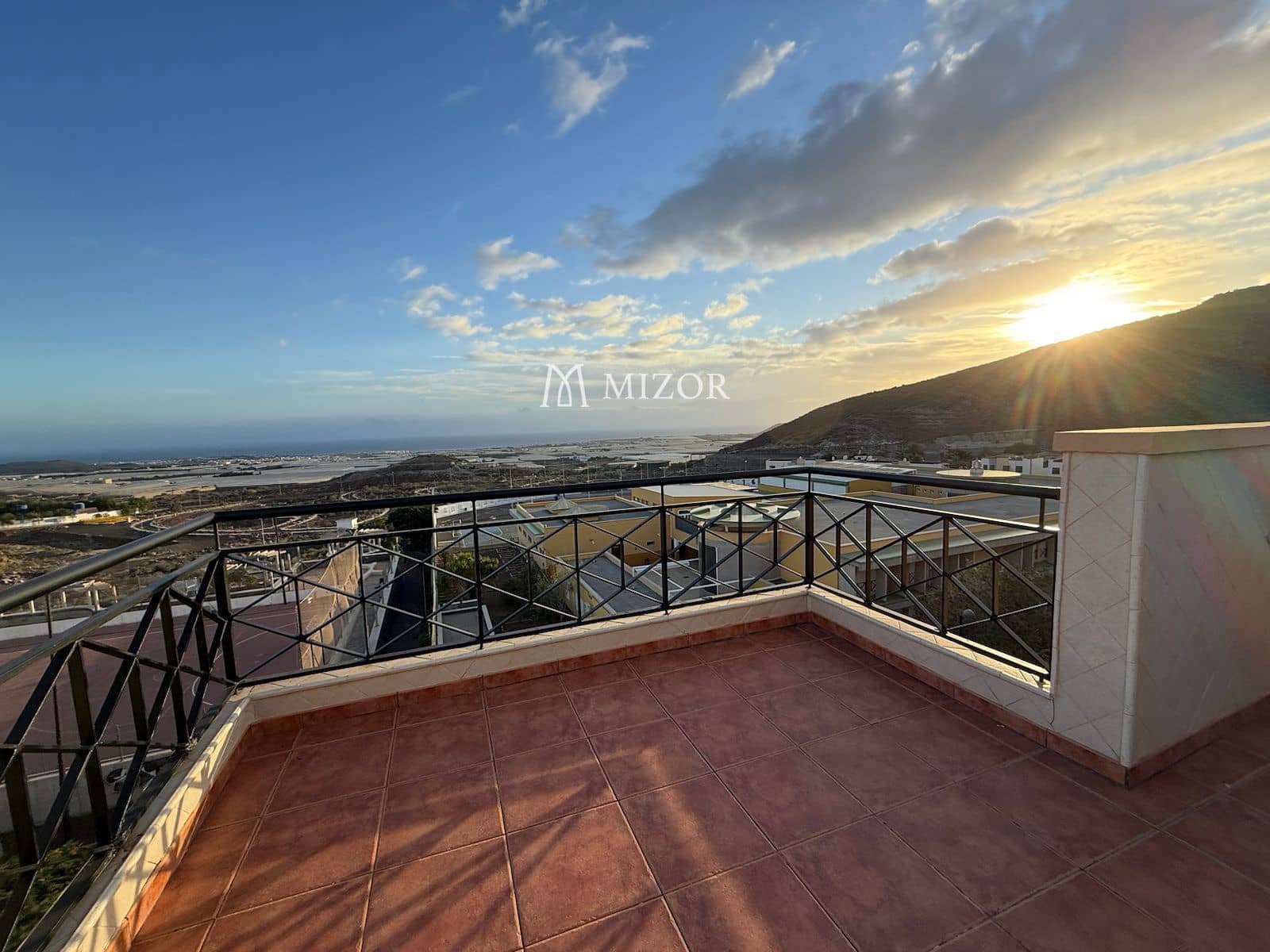 2 slaapkamer Penthouse te koop in Arona met zwembad garage - € 320.000 (Ref: 10157116)