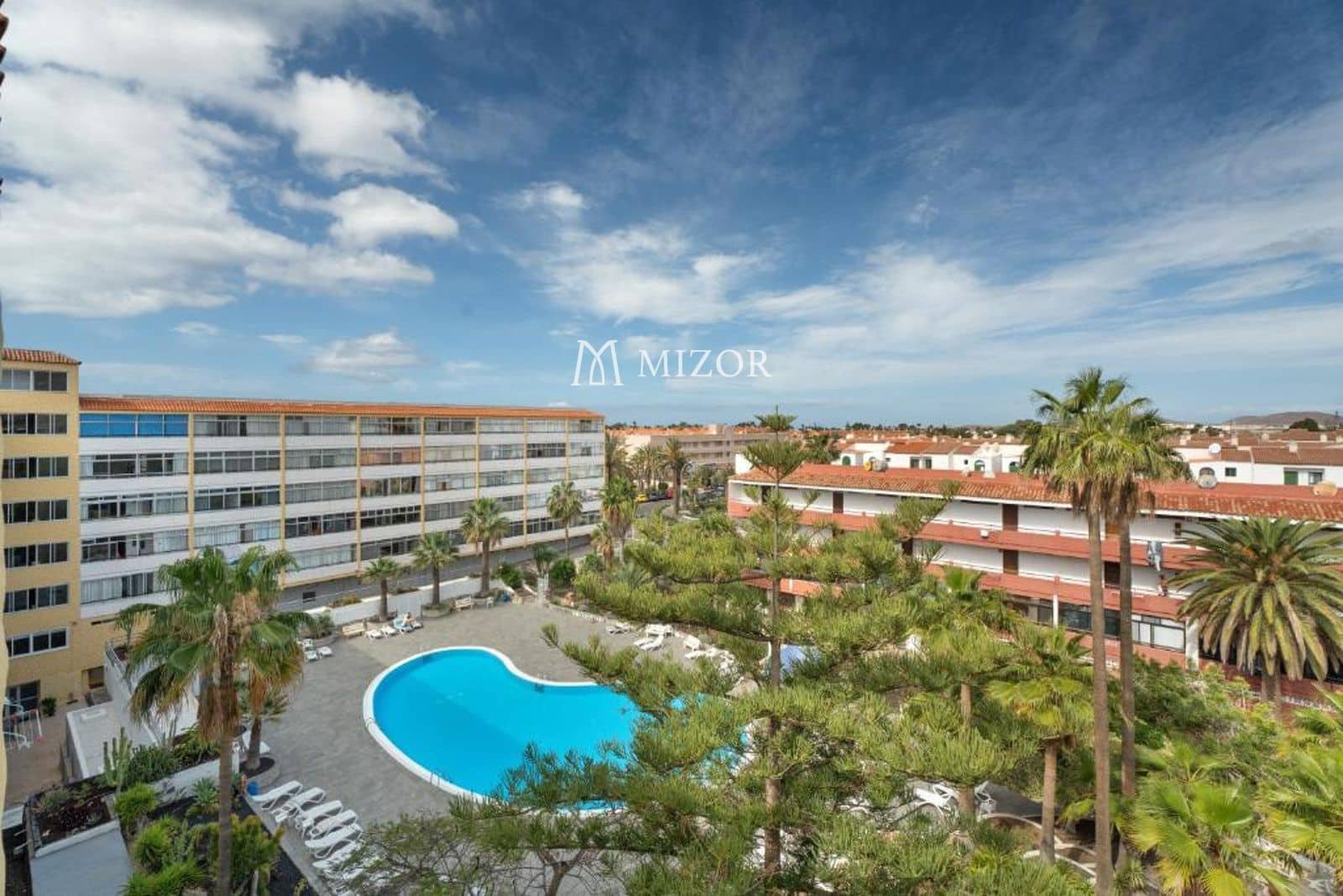 Flat for sale in Costa del Silencio with pool - € 149,000 (Ref: 10164148)