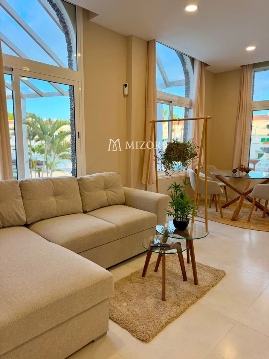 Flat for sale in Costa del Silencio with pool - € 185,000 (Ref: 10164149)