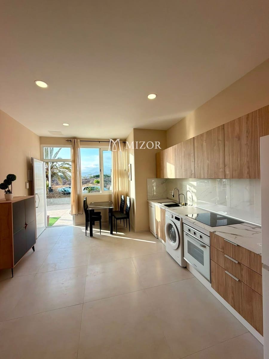 Flat for sale in Costa del Silencio with pool - € 185,000 (Ref: 10164149)