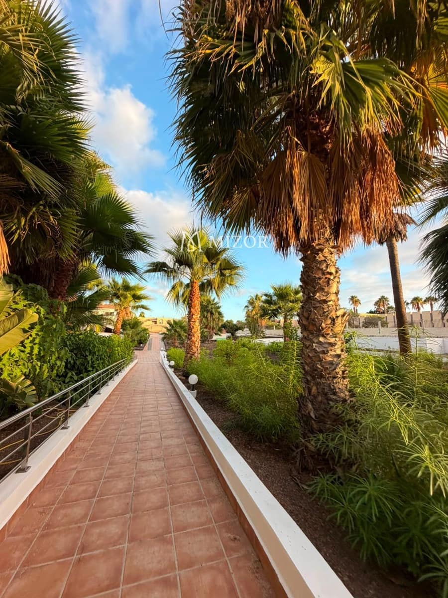 Flat for sale in Costa del Silencio with pool - € 185,000 (Ref: 10164149)