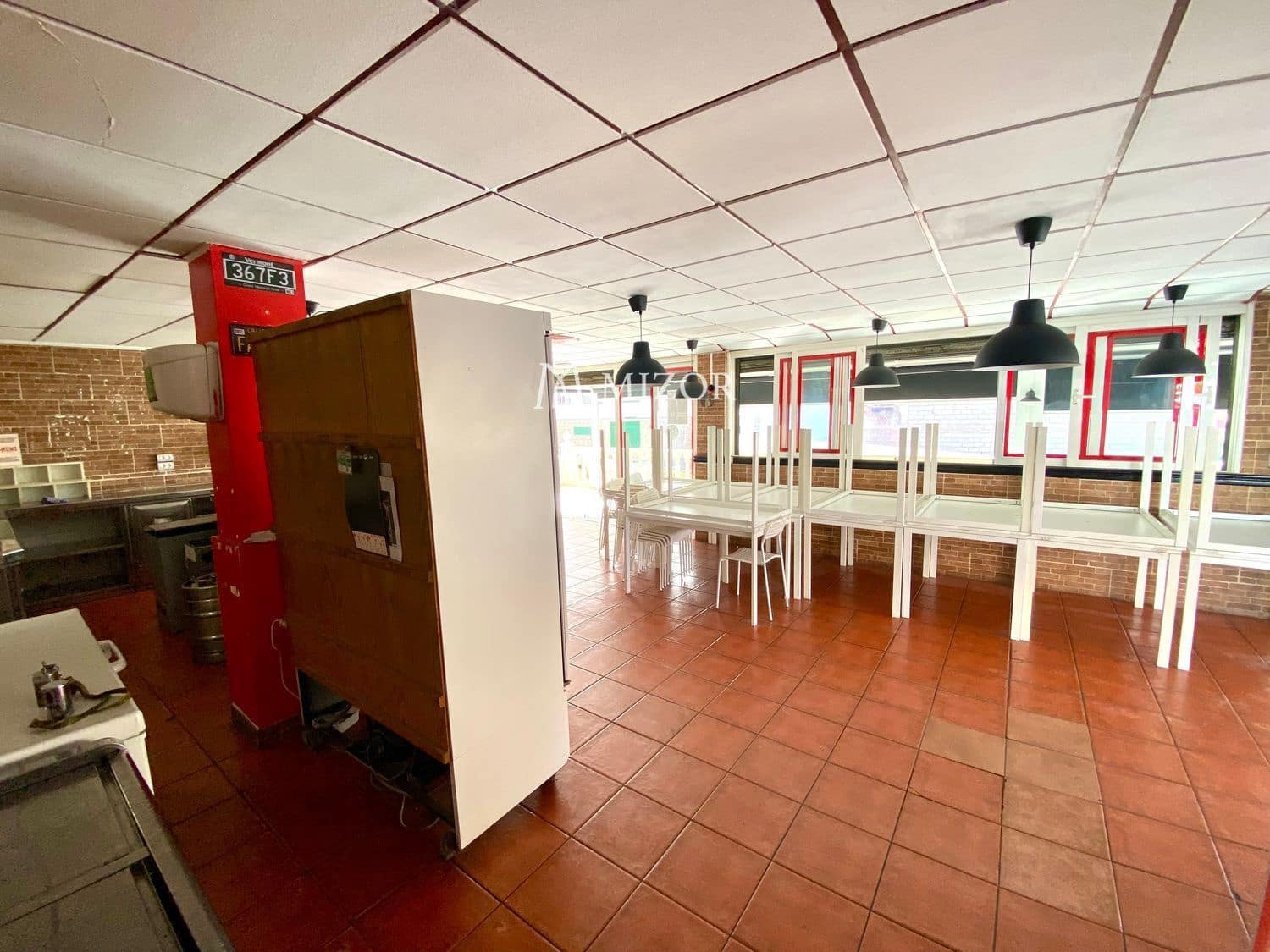 Kaupallinen myytävänä paikassa Adeje - 360 000 € (Ref: 10169374)