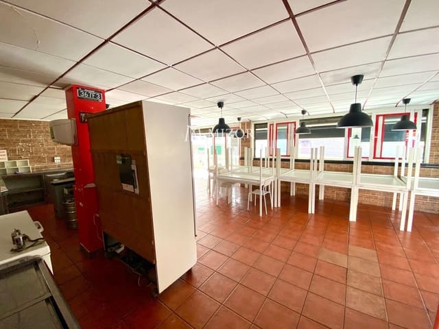 Kaupallinen myytävänä paikassa Adeje - 360 000 € (Ref: 10169374)