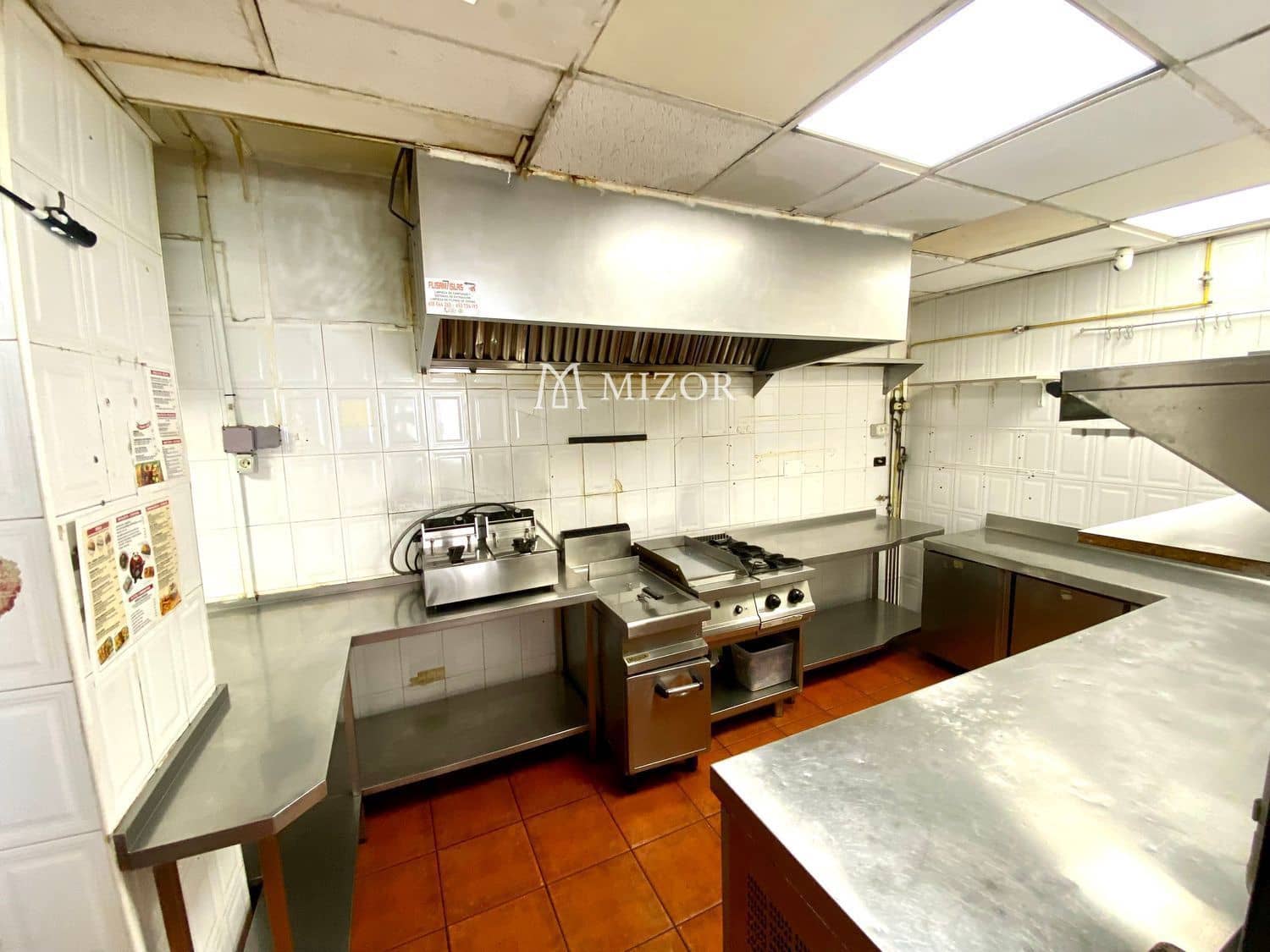 Kaupallinen myytävänä paikassa Adeje - 360 000 € (Ref: 10169374)