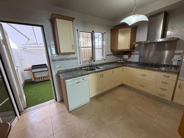 3 soverom Hus til salgs i San Miguel de Abona med svømmebasseng garasje - € 360 000 (Ref: 9944258)
