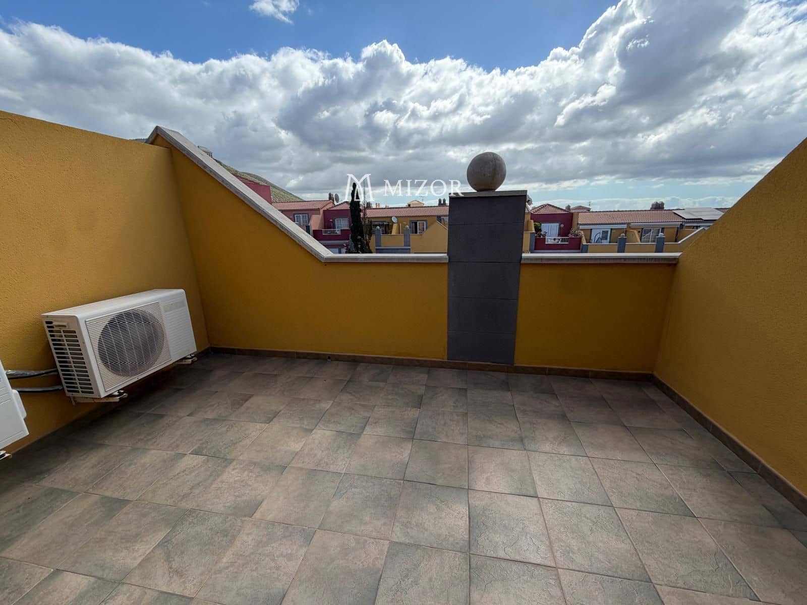3 sypialnia Dom na sprzedaż w San Miguel de Abona z basenem garażem - 360 000 € (Ref: 9944258)