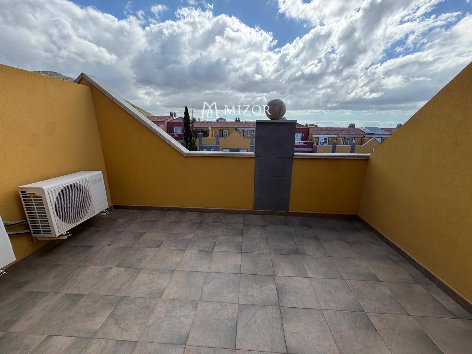 3 sypialnia Dom na sprzedaż w San Miguel de Abona z basenem garażem - 360 000 € (Ref: 9944258)