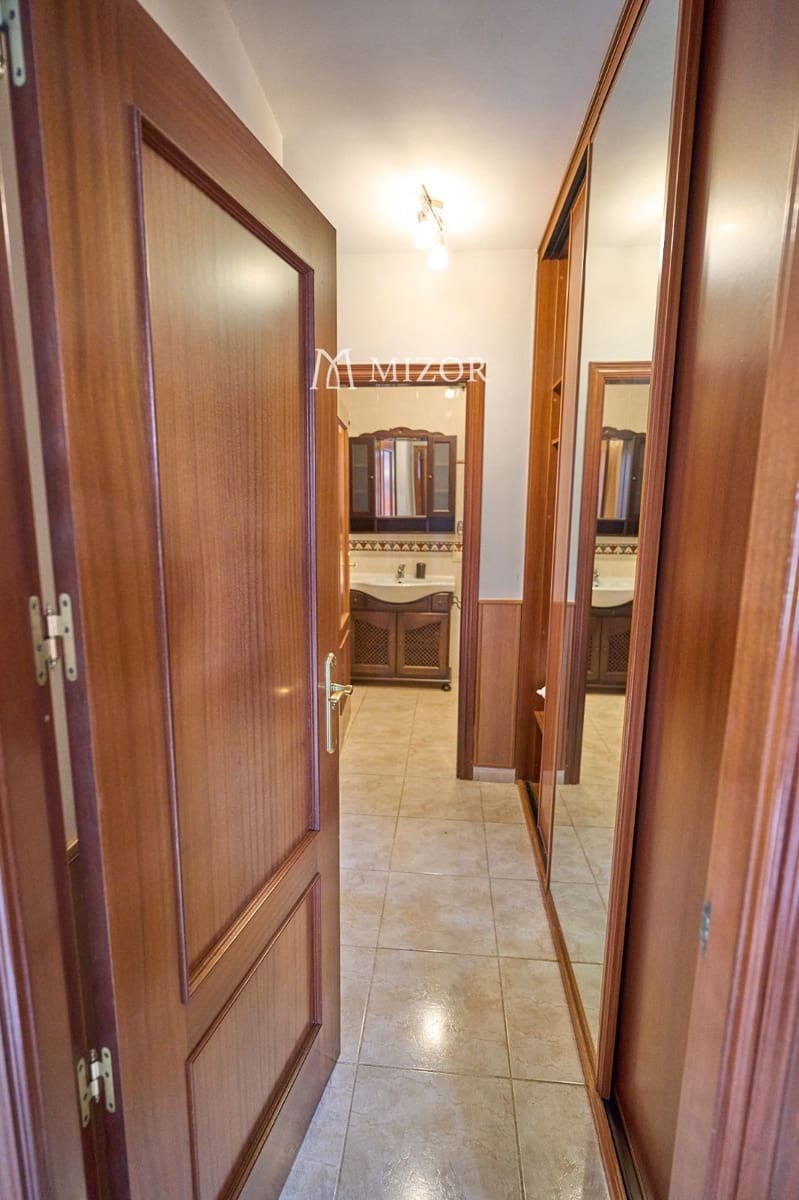 3 chambre Villa/Maison à vendre à Arona avec piscine garage - 550 000 € (Ref: 9944261)