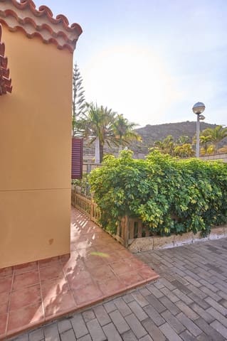 Chalet de 3 habitaciones en Arona en venta con piscina garaje - 550.000 € (Ref: 9944261)