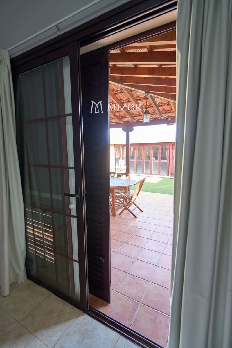 3 chambre Villa/Maison à vendre à Arona avec piscine garage - 550 000 € (Ref: 9944261)