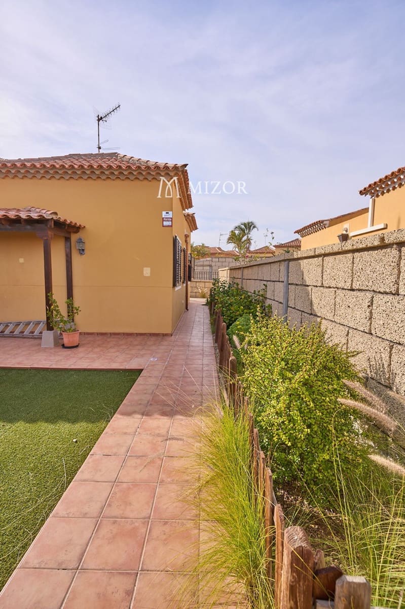 3 chambre Villa/Maison à vendre à Arona avec piscine garage - 550 000 € (Ref: 9944261)